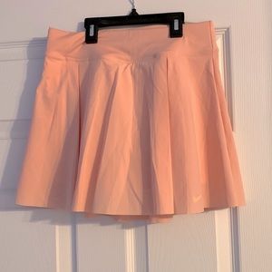 NWT S Nike Pink Skort